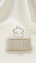 Solitaire Diamond Ring in 18k Gold